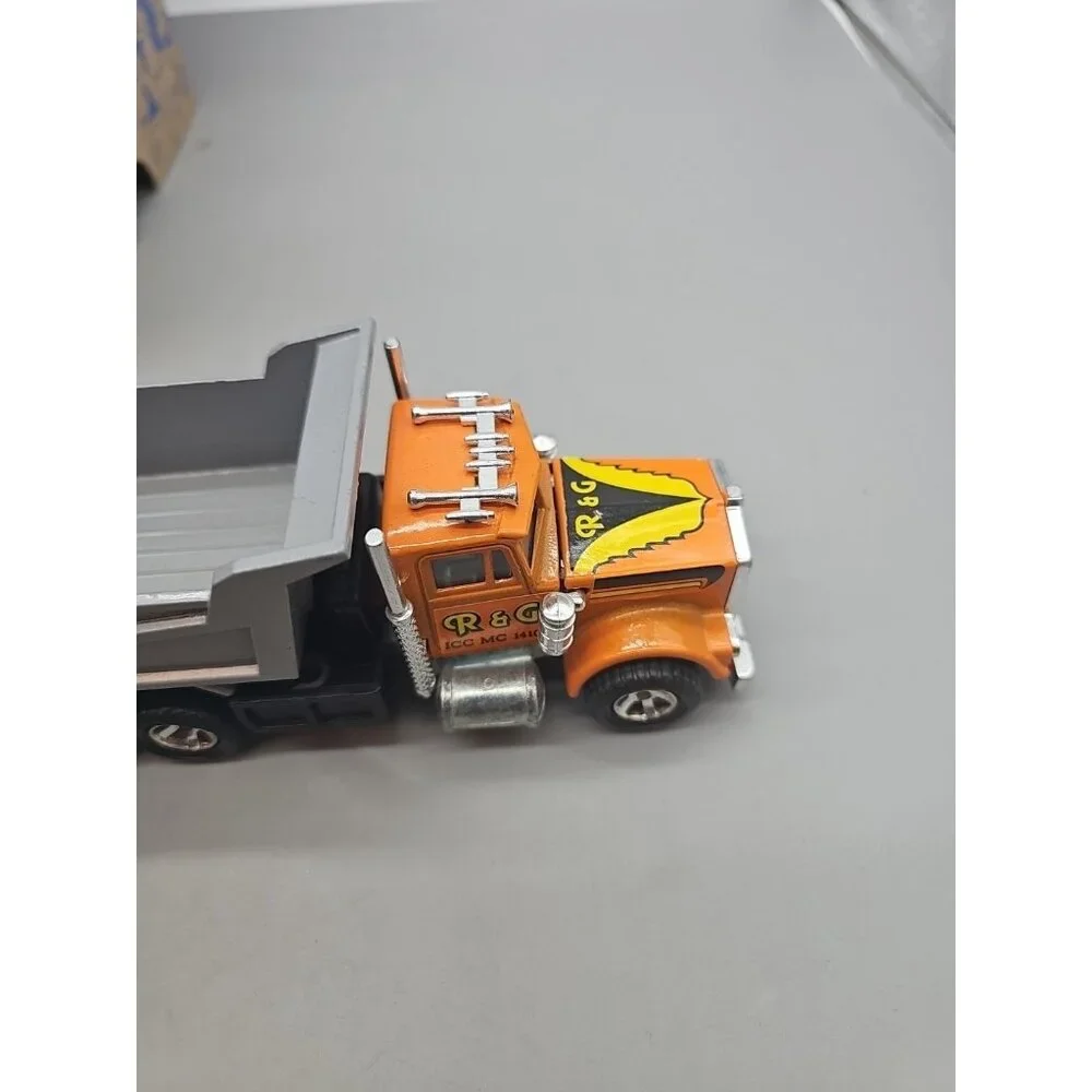 Majorette Kenworth Oarnge Dump Truck‎ 1:47 Scale Die-cast